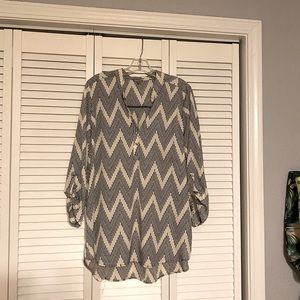 Women’s classic black & white blouse. Charlotte Russe. XL.
